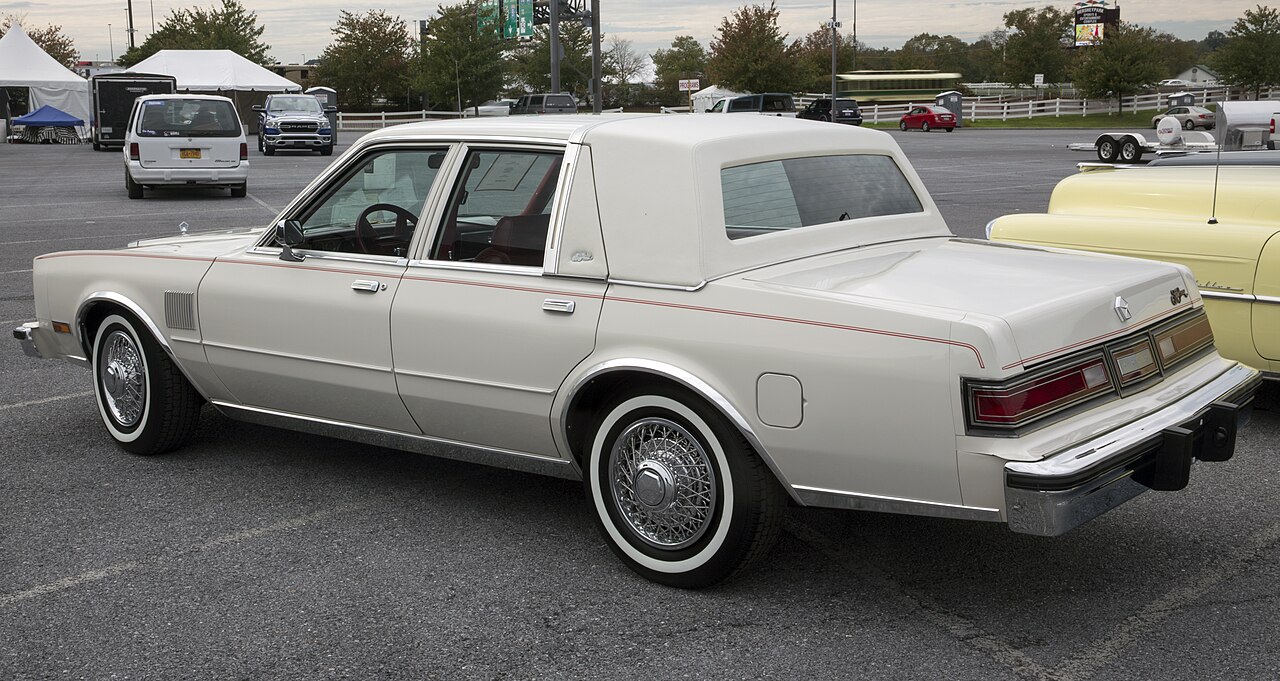 Chrysler Fifth Avenue/Imperial, rear