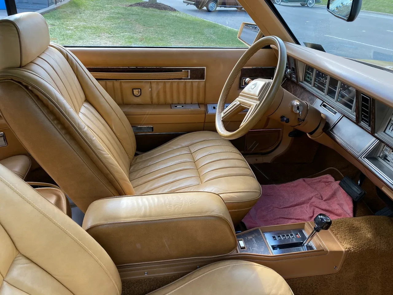 Chrysler LeBaron, interior