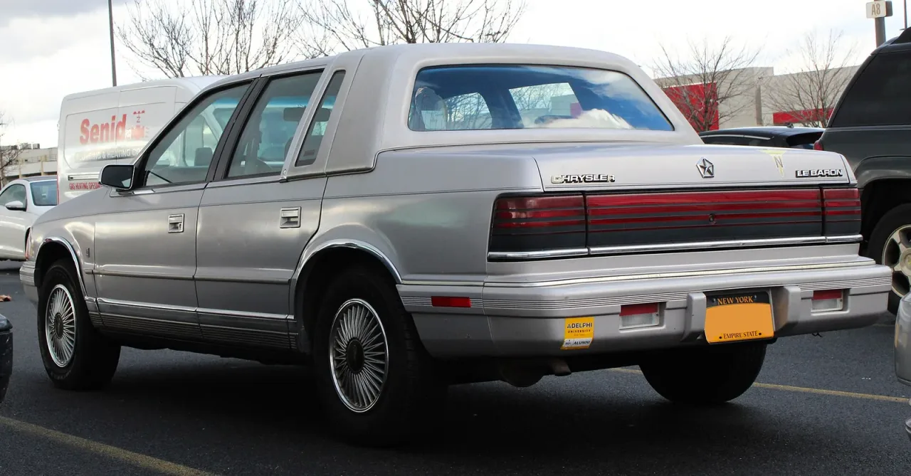 Chrysler LeBaron, rear