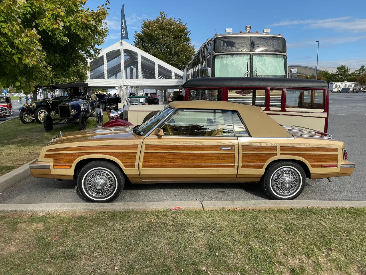 Chrysler LeBaron, side