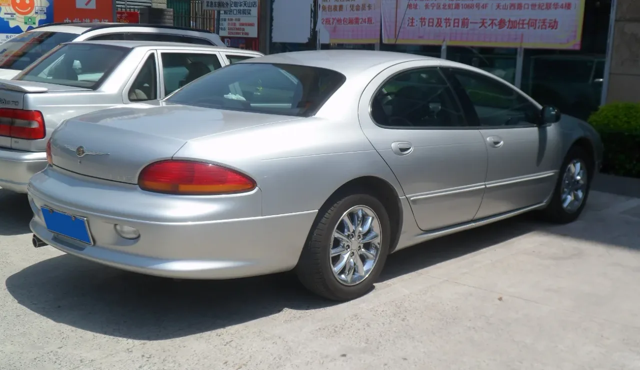 Chrysler LHS, rear