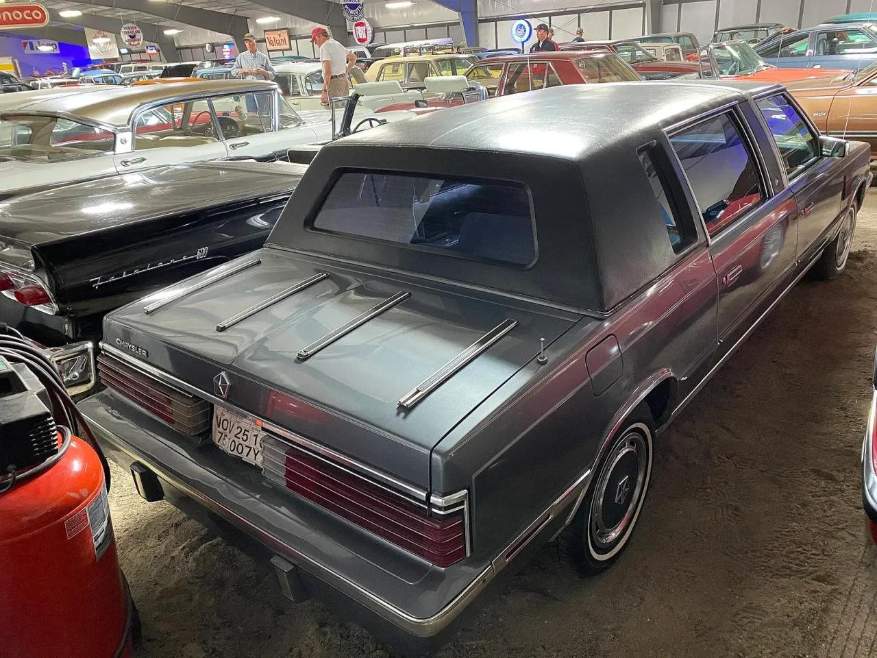 Chrysler Limousine, side