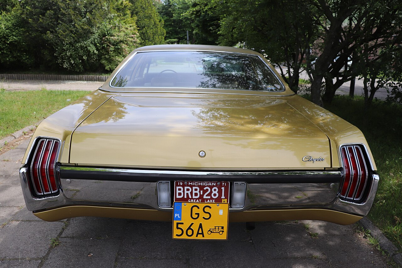 Chrysler Newport/Fifth Avenue, rear