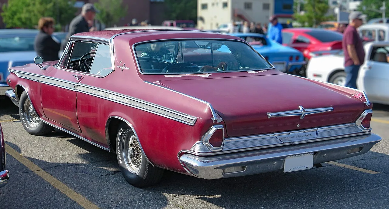 Chrysler Saratoga, Canada, rear