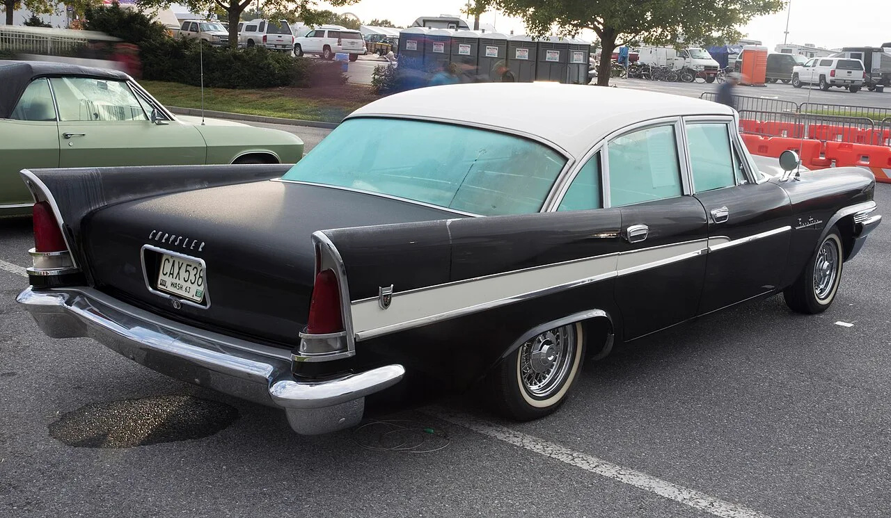 Chrysler Saratoga, rear