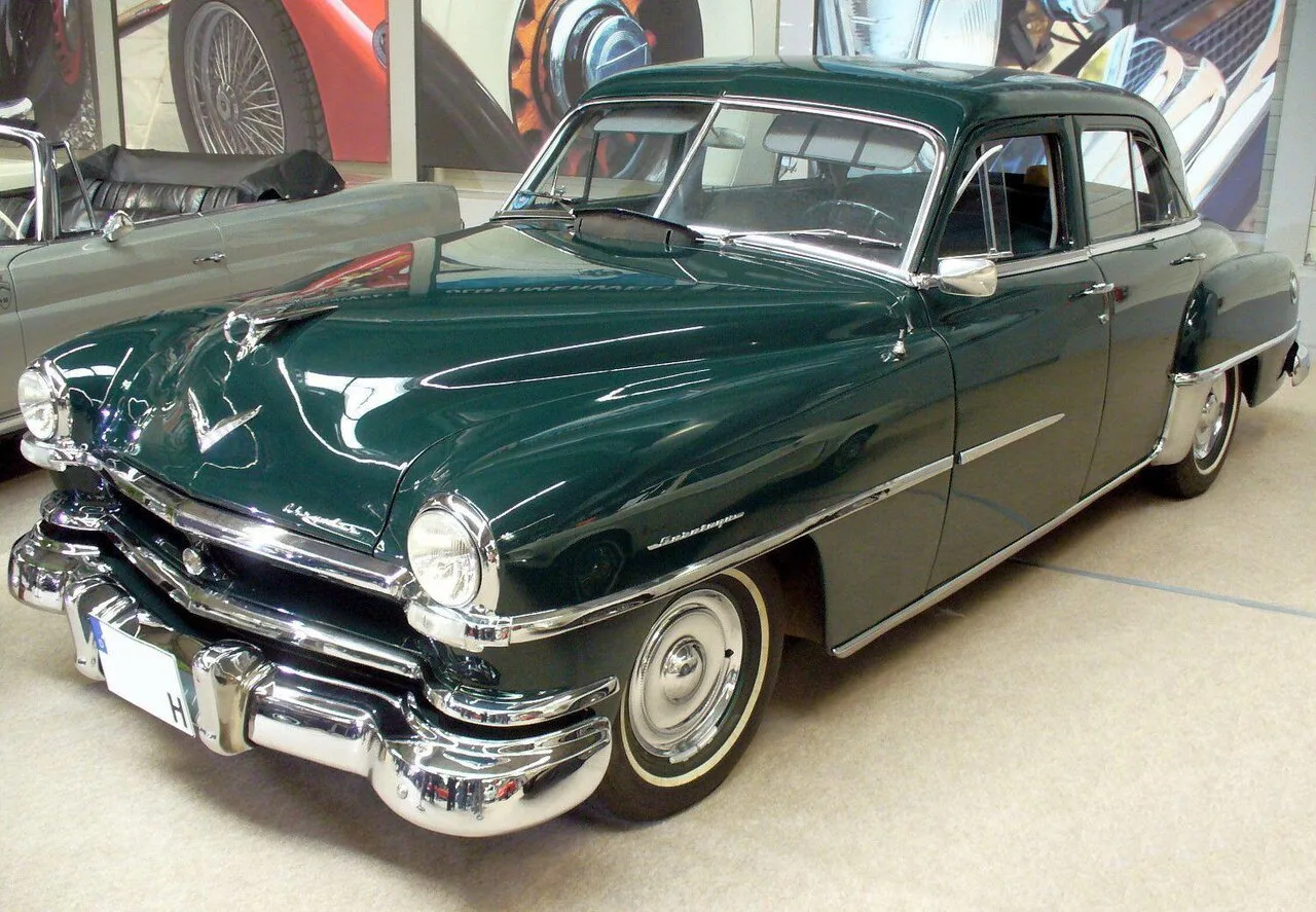 Chrysler Saratoga, Europe, rear