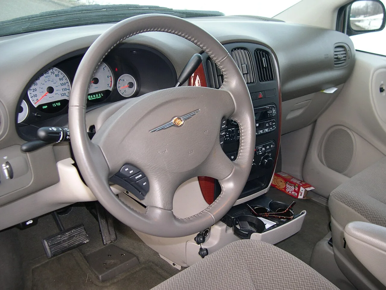 Chrysler Town and Country, interior