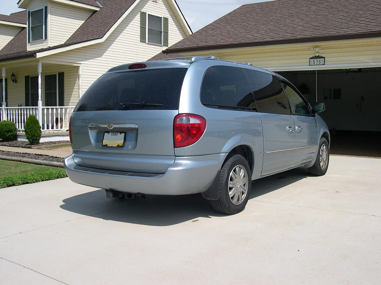 Chrysler Town and Country wagon, rear
