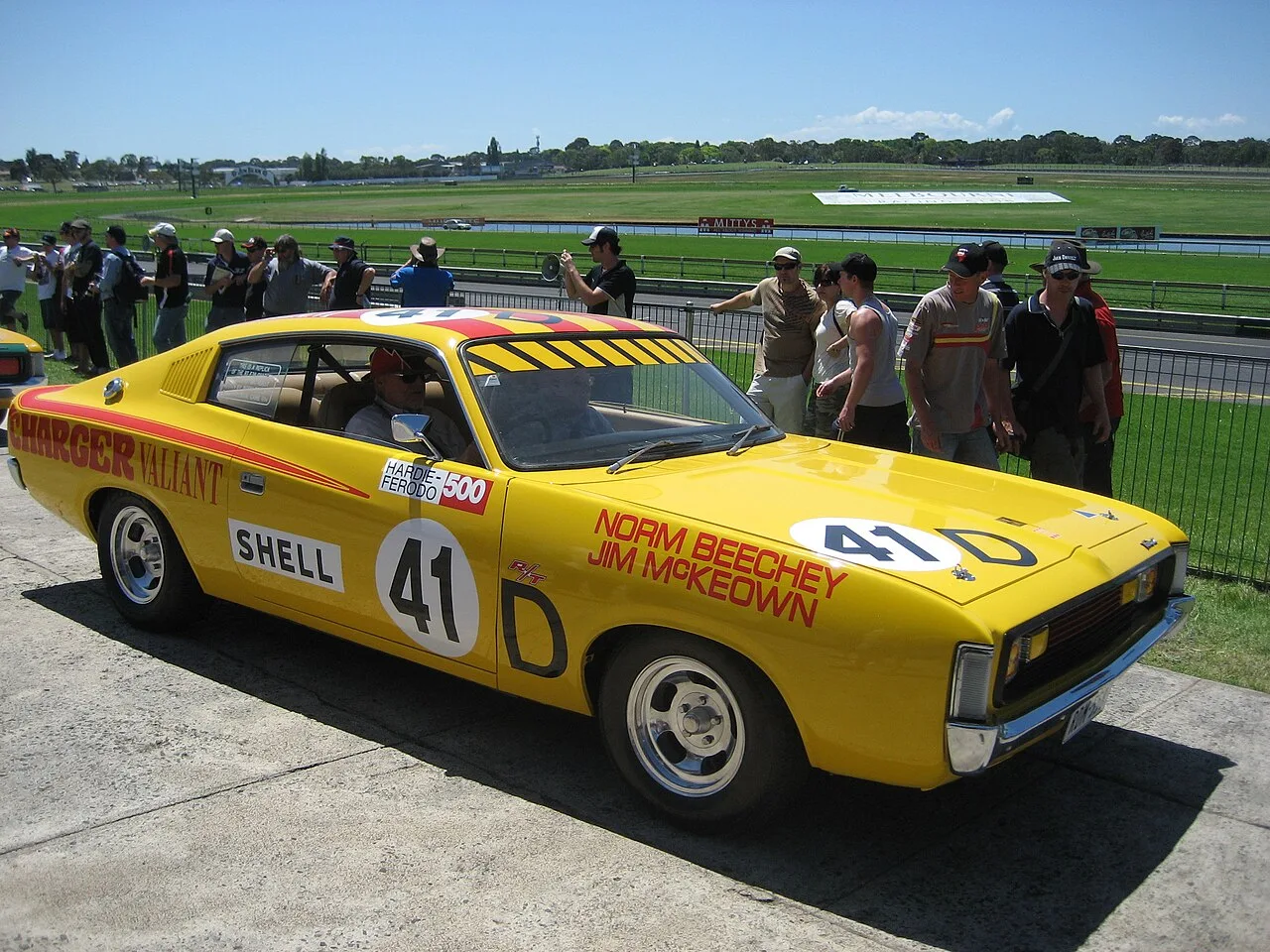 Chrysler Valiant Charger R/T E38, side