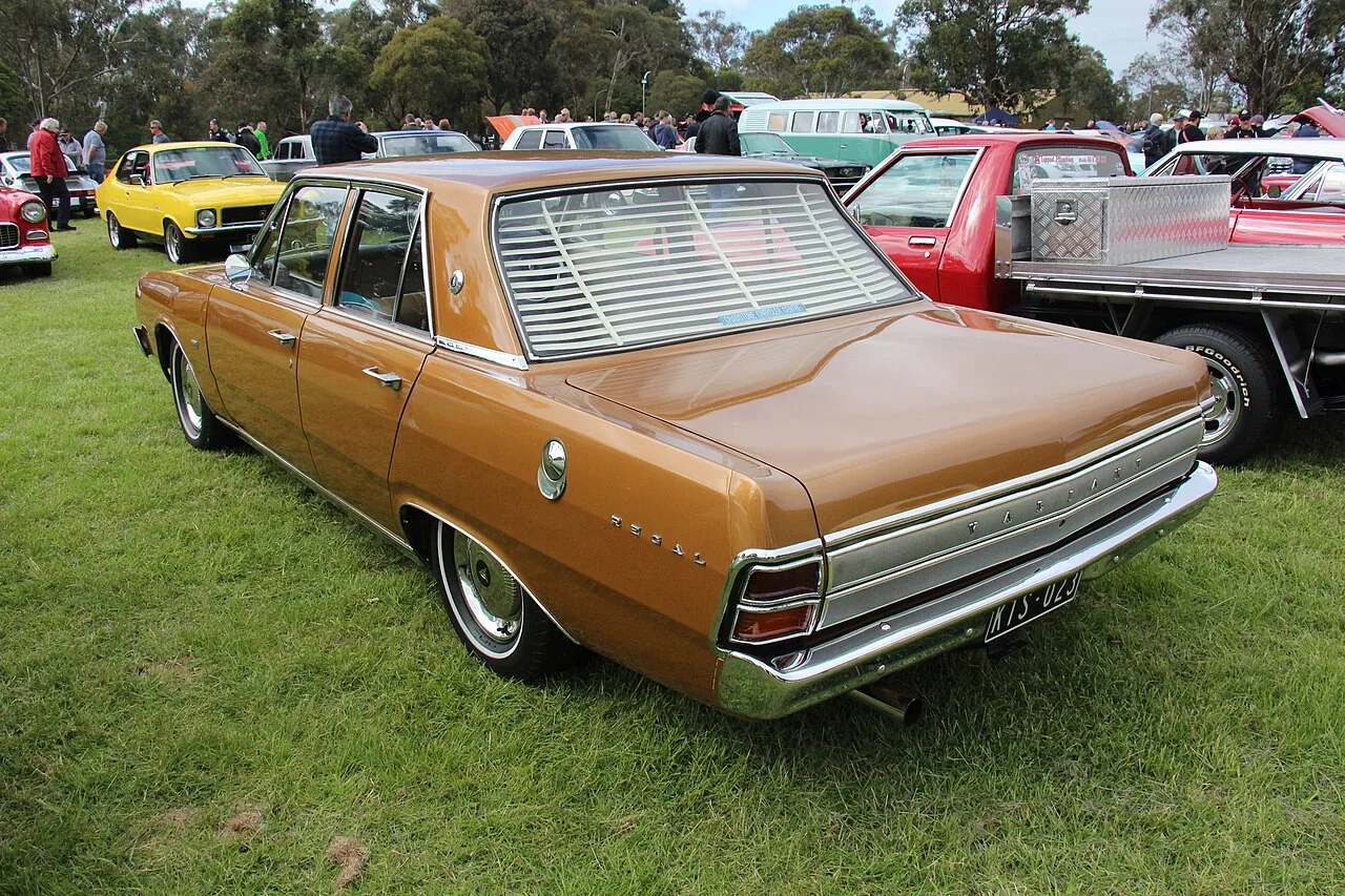 Chrysler Valiant VF, side