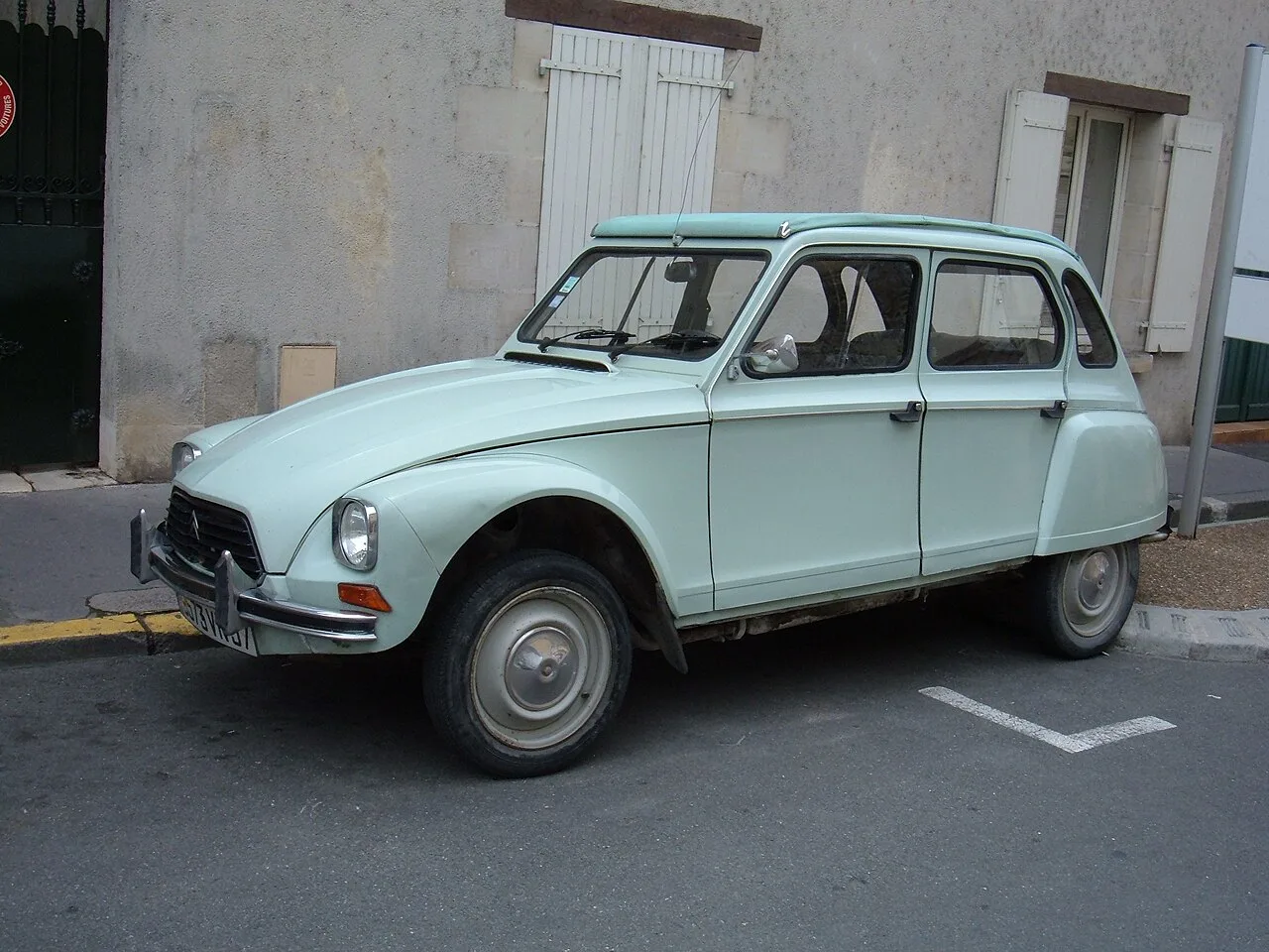 Citroën Dyane, side