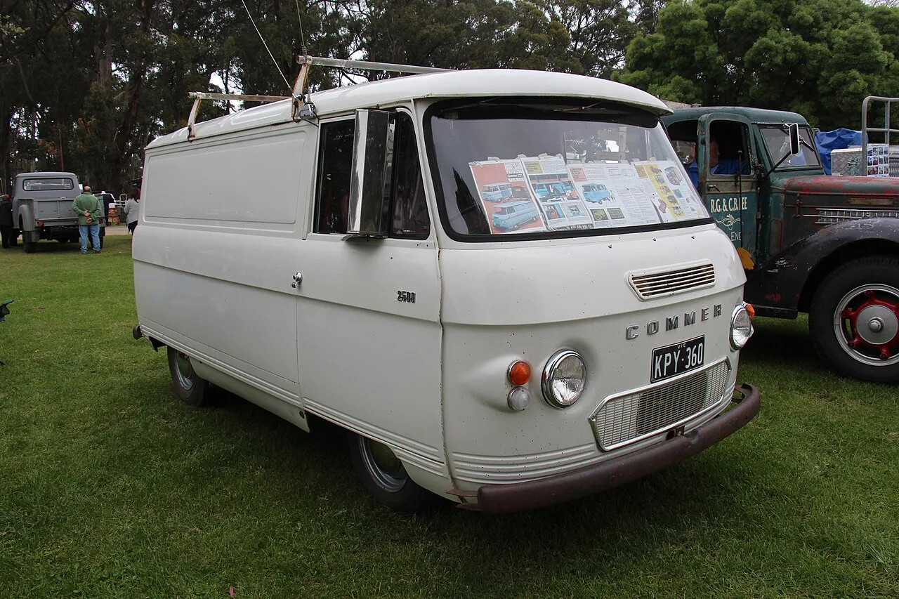 Commer PB, interior