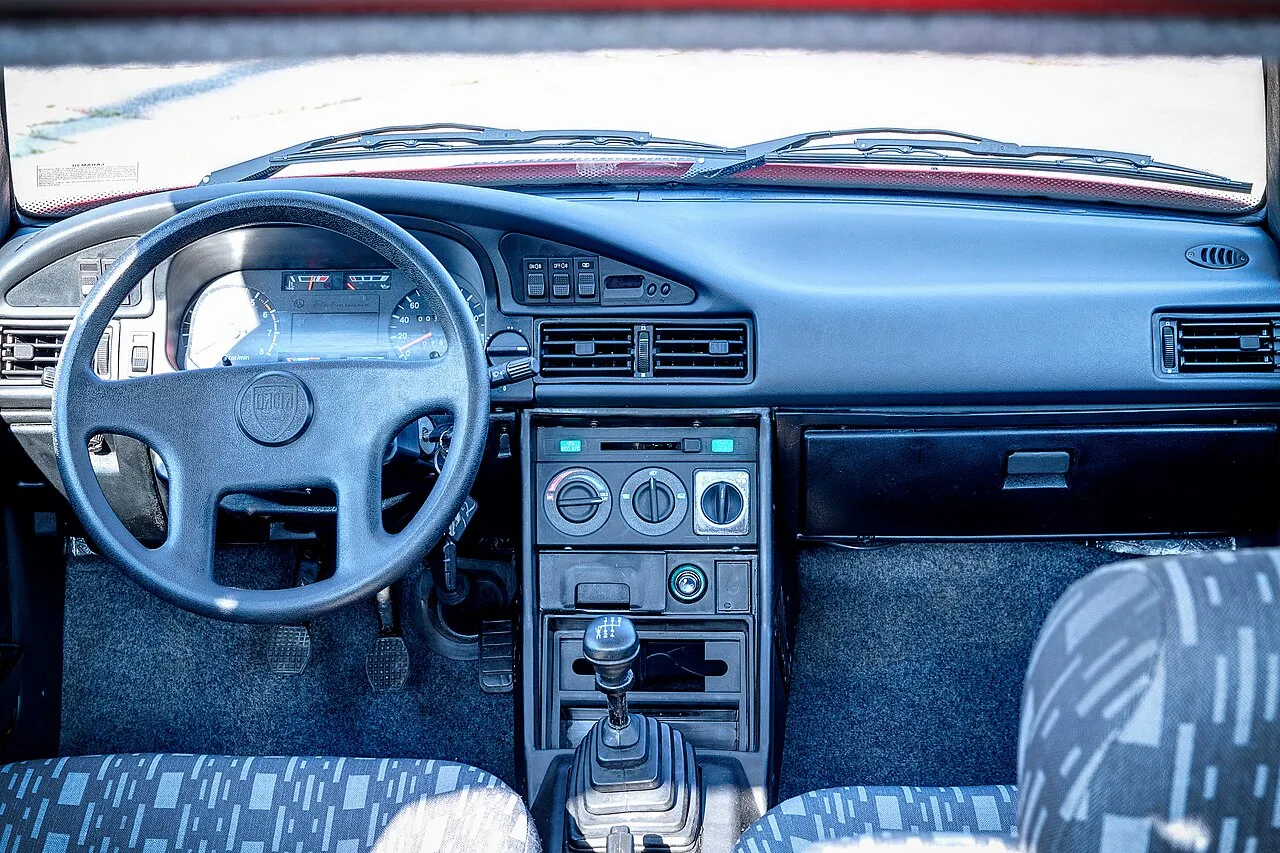 Dacia Nova, interior