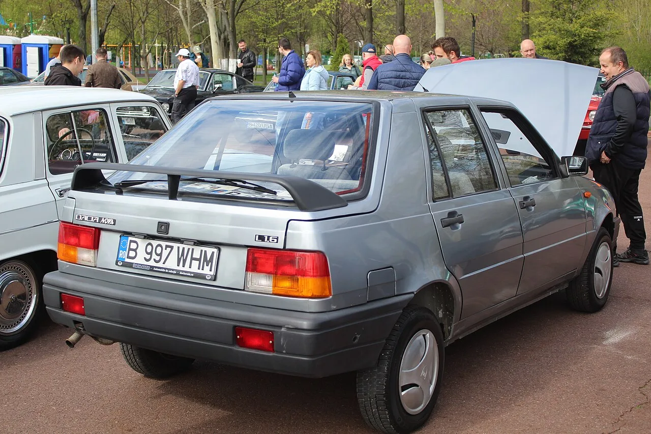 Dacia Nova, rear