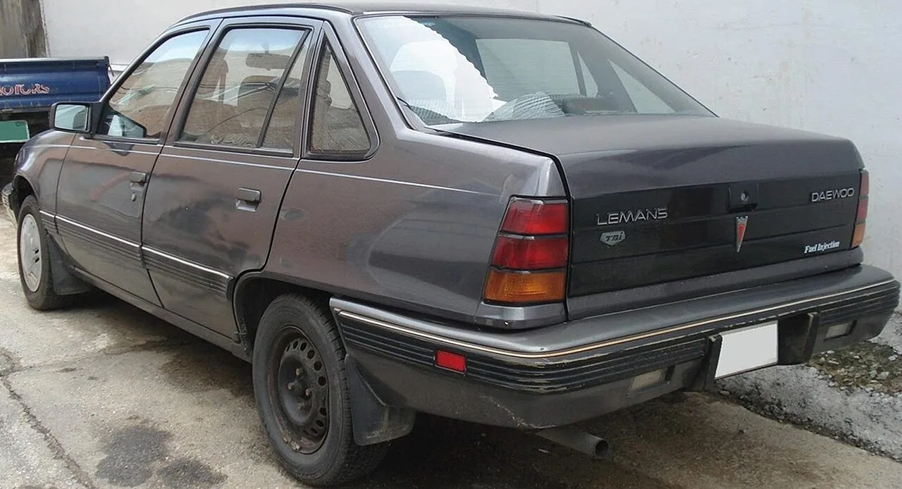 Daewoo LeMans, rear