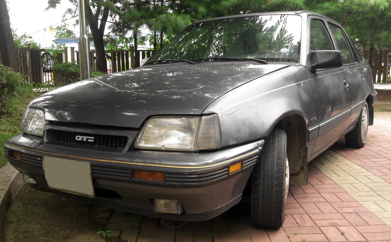 Daewoo LeMans, side