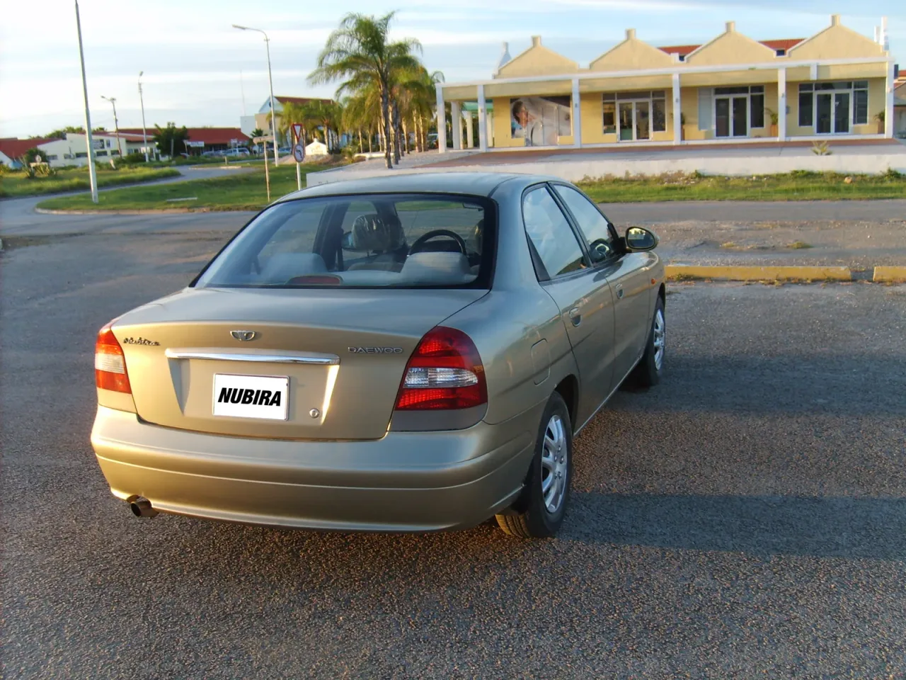 Daewoo Nubira, rear