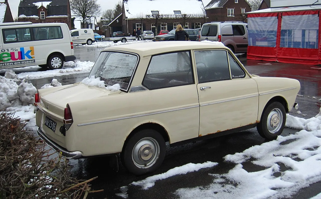 DAF 33, rear