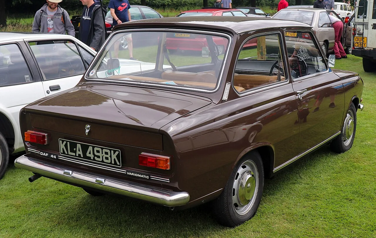 DAF 44, rear