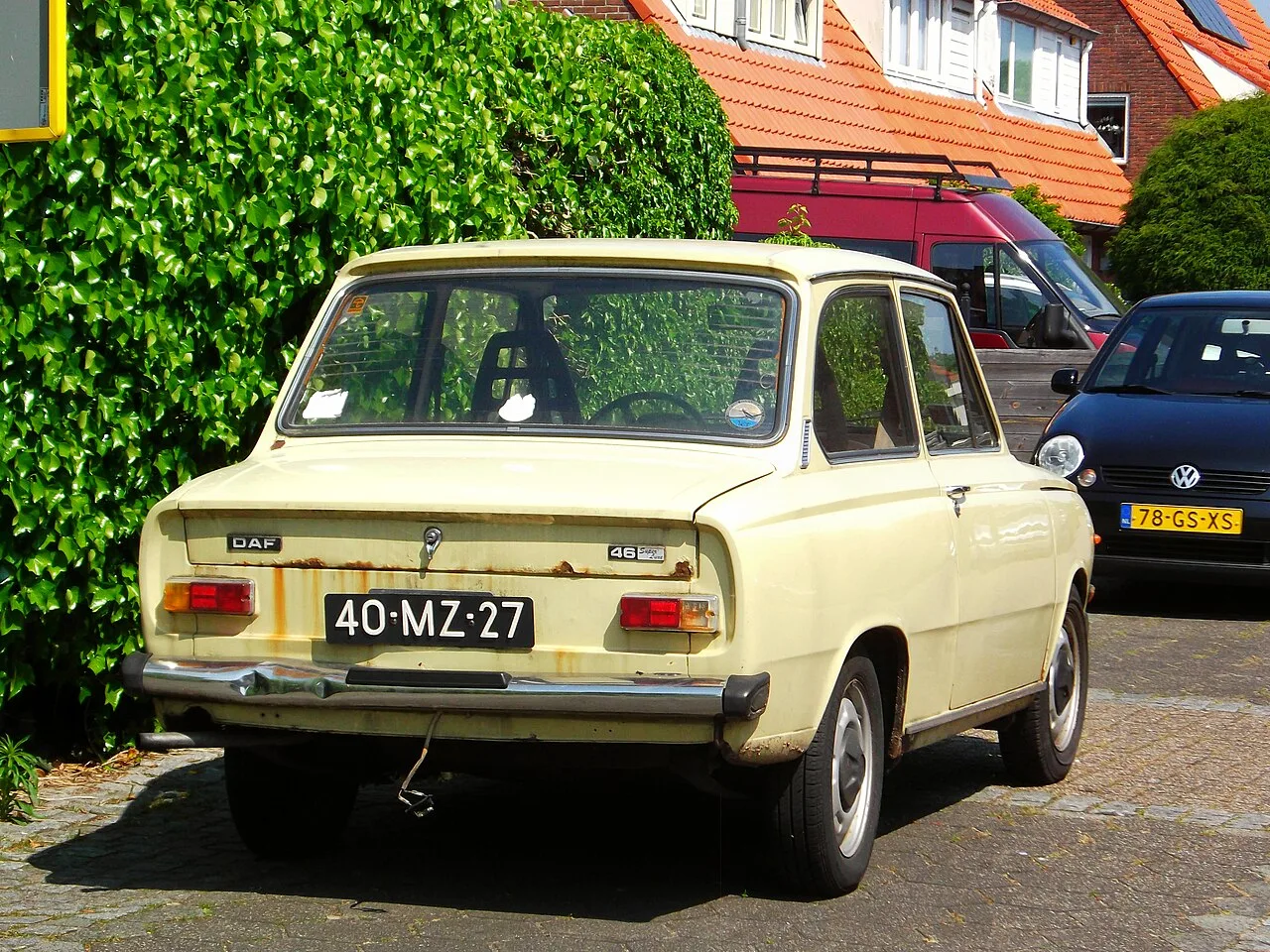 DAF 46, rear