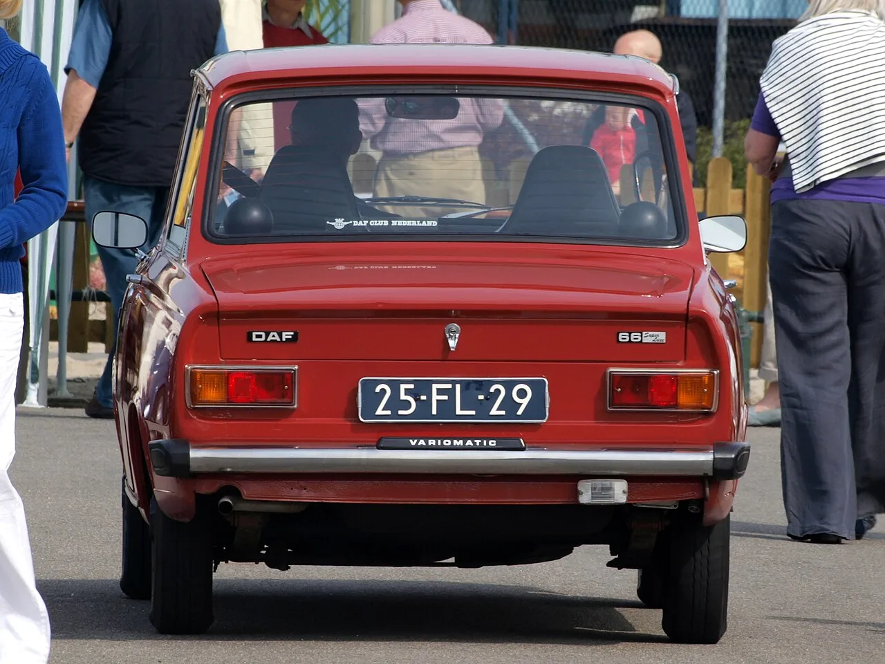 DAF 66, rear