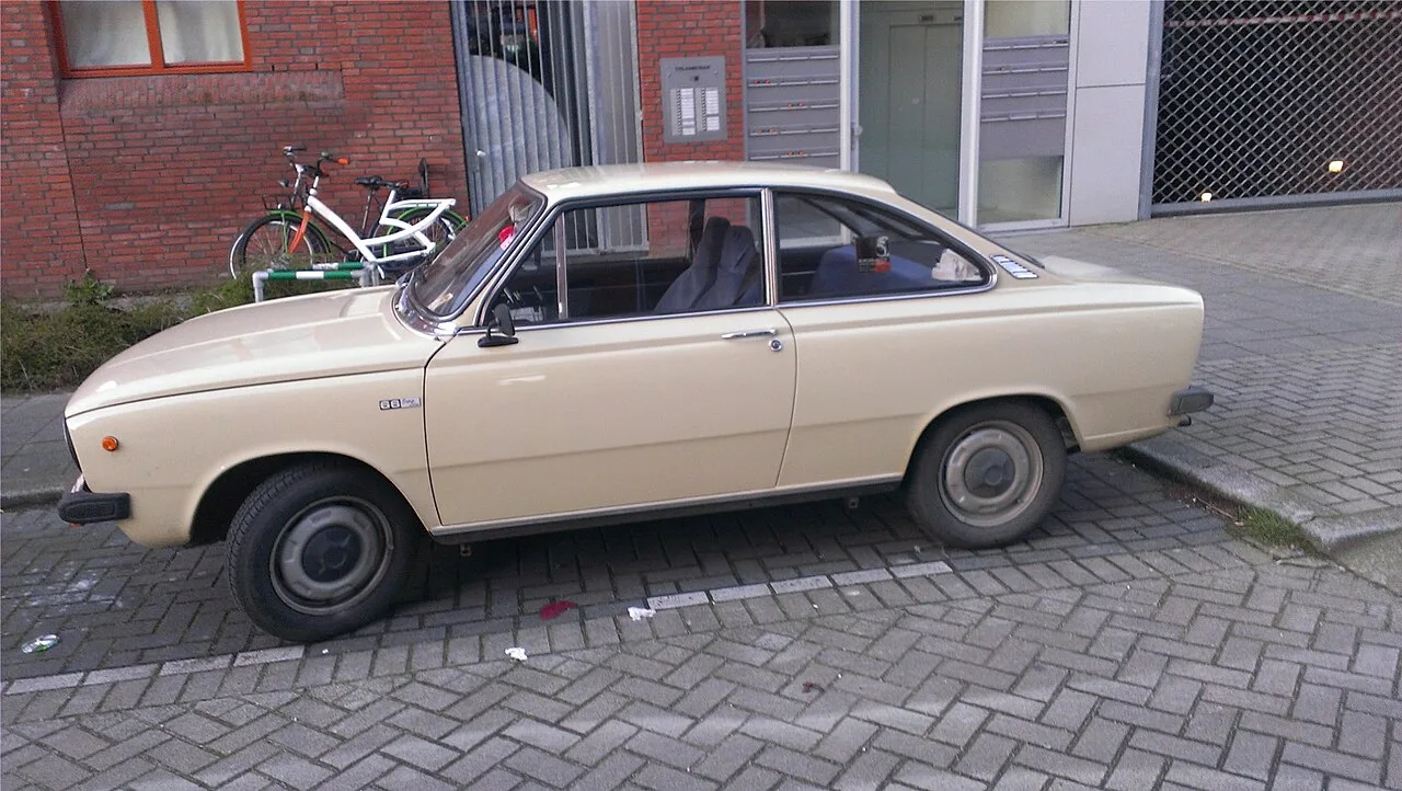 DAF 66, side