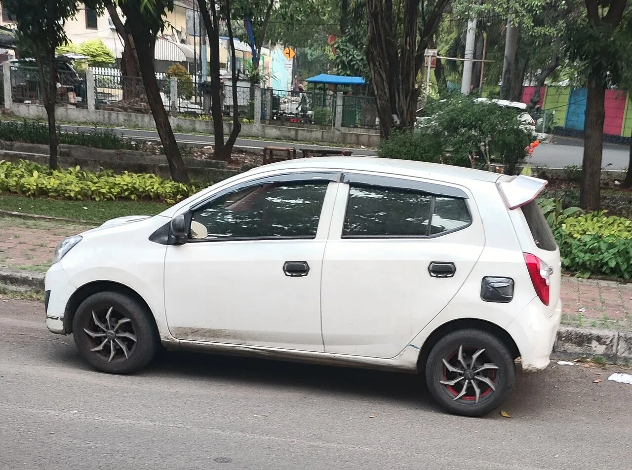 Daihatsu Ayla / Toyota Agya / Wigo / Perodua Axia A350, side