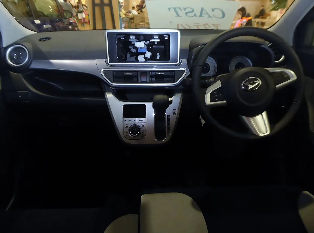 Daihatsu Cast LA250S / LA260S, interior