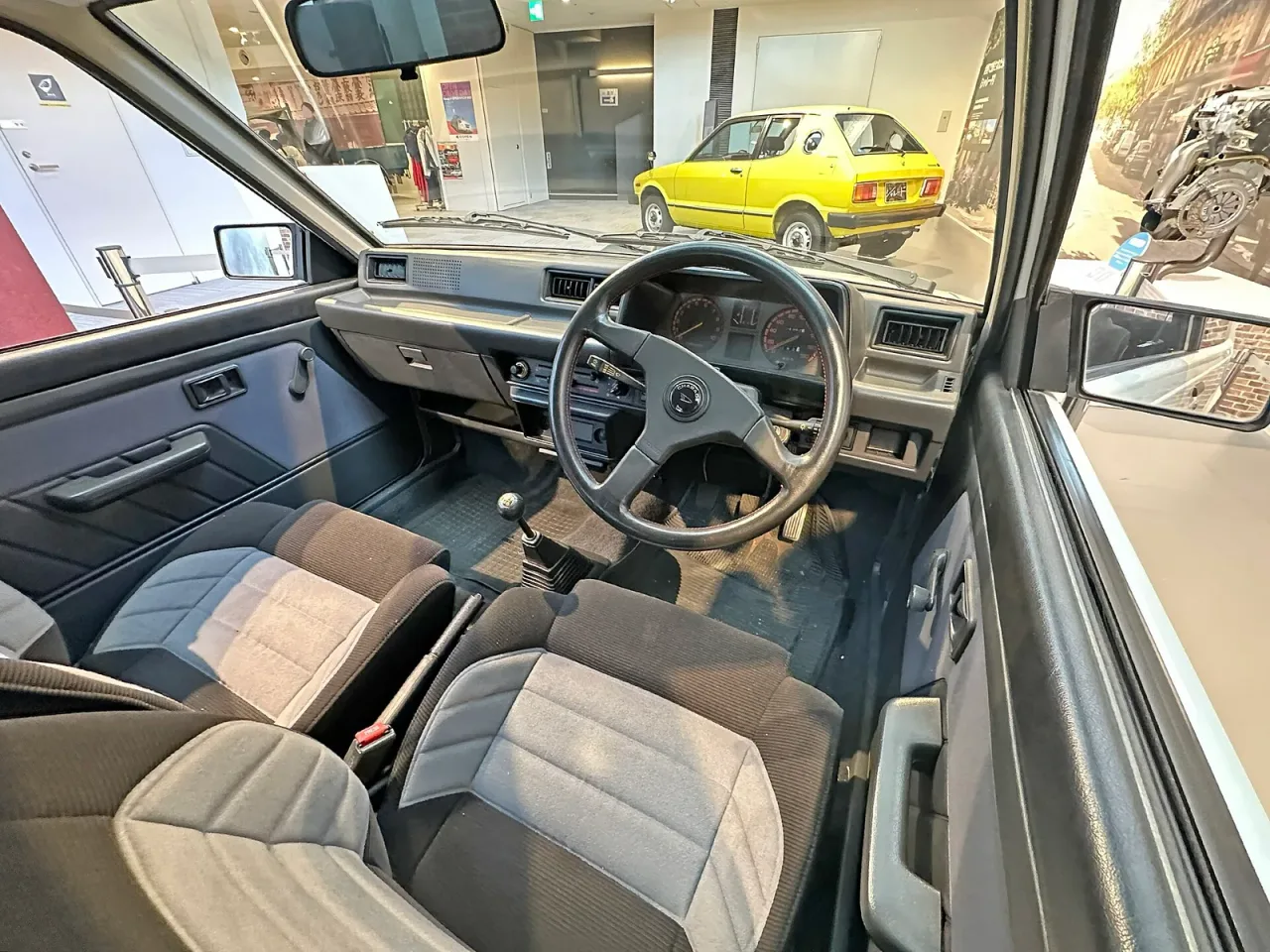 Daihatsu Charade, interior