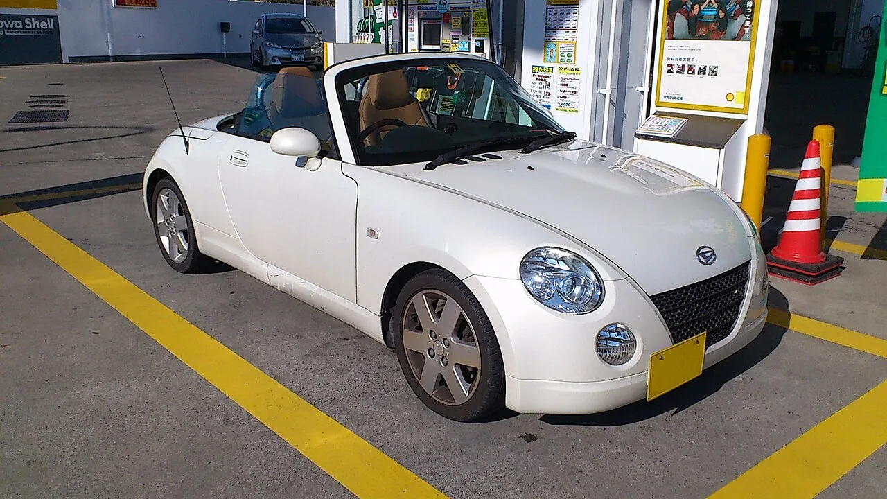 Daihatsu Copen, side
