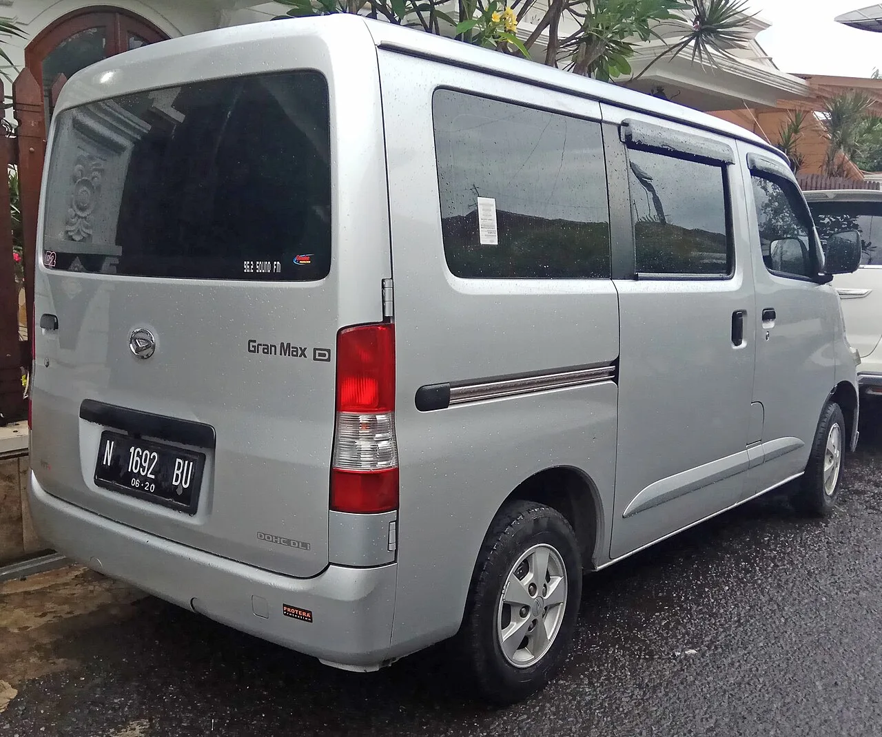 Daihatsu Gran Max, rear