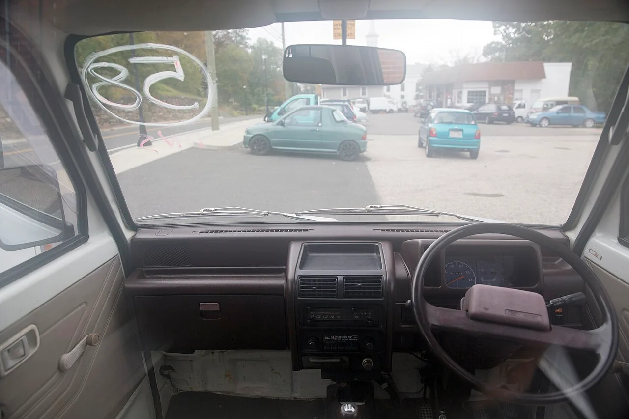 Daihatsu Hijet S80–S89, interior