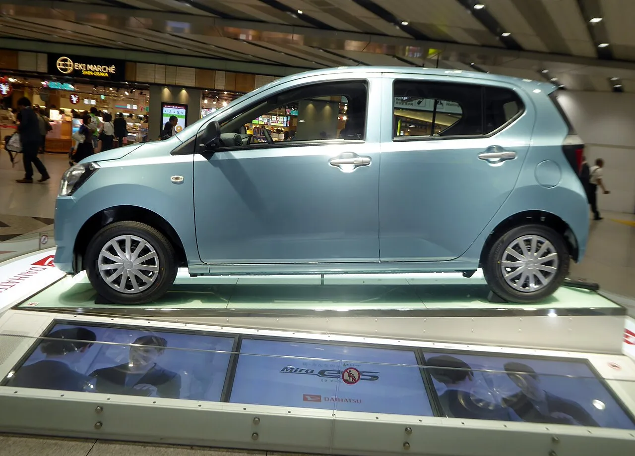 Daihatsu Mira L250 / L260, side