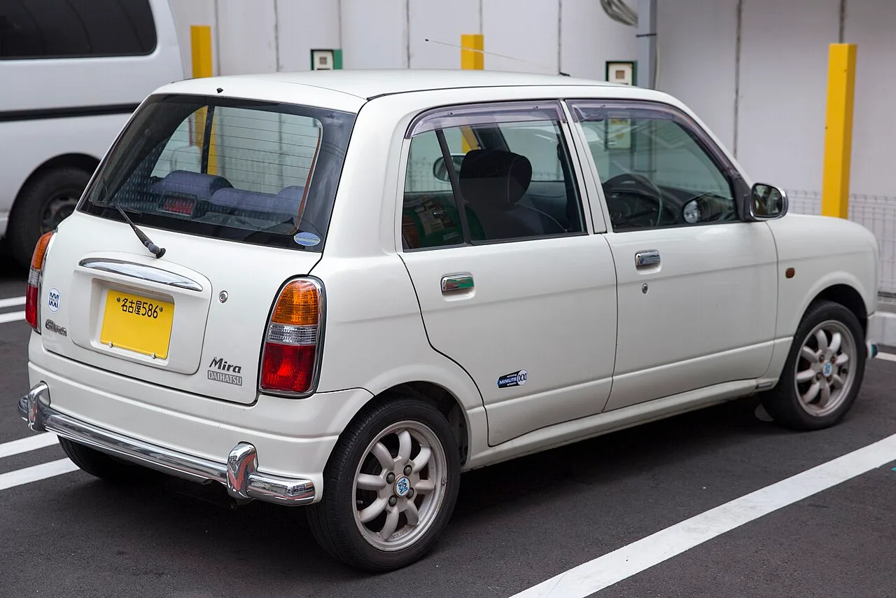 Daihatsu Mira / Cuore L700/L710, rear