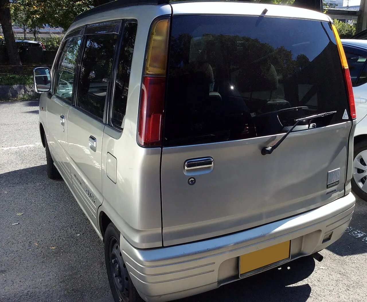 Daihatsu Move L600/L610, rear