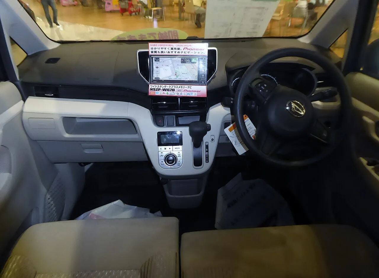 Daihatsu Move LA150 / Subaru Stella, interior