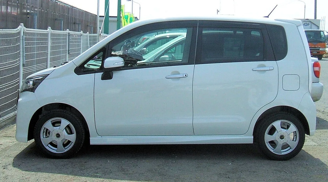 Daihatsu Move LA150 / Subaru Stella, side