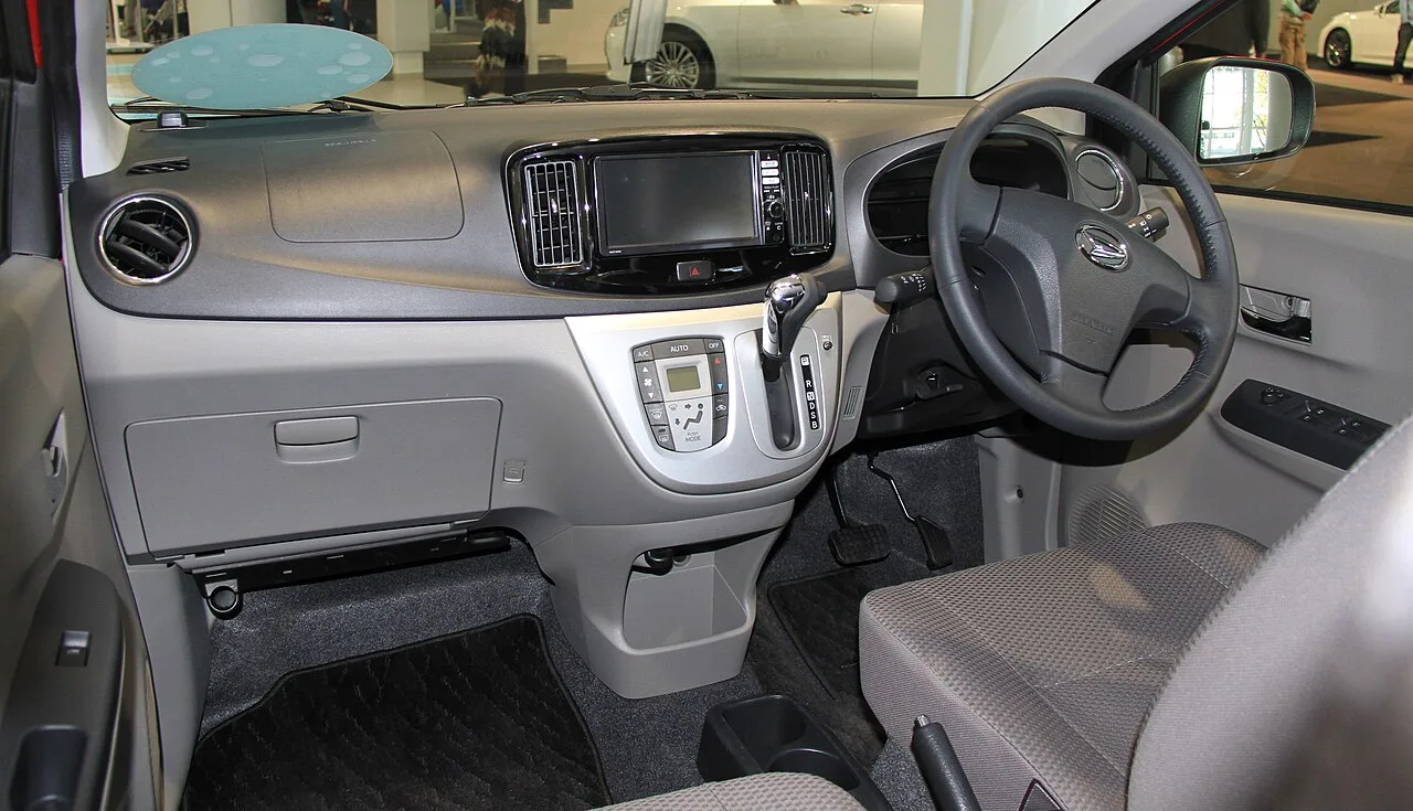 Daihatsu Move L150/L160, interior