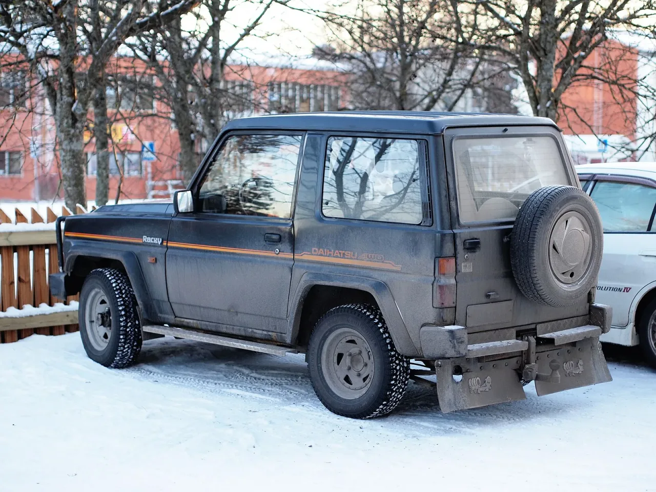 Daihatsu Rocky, rear