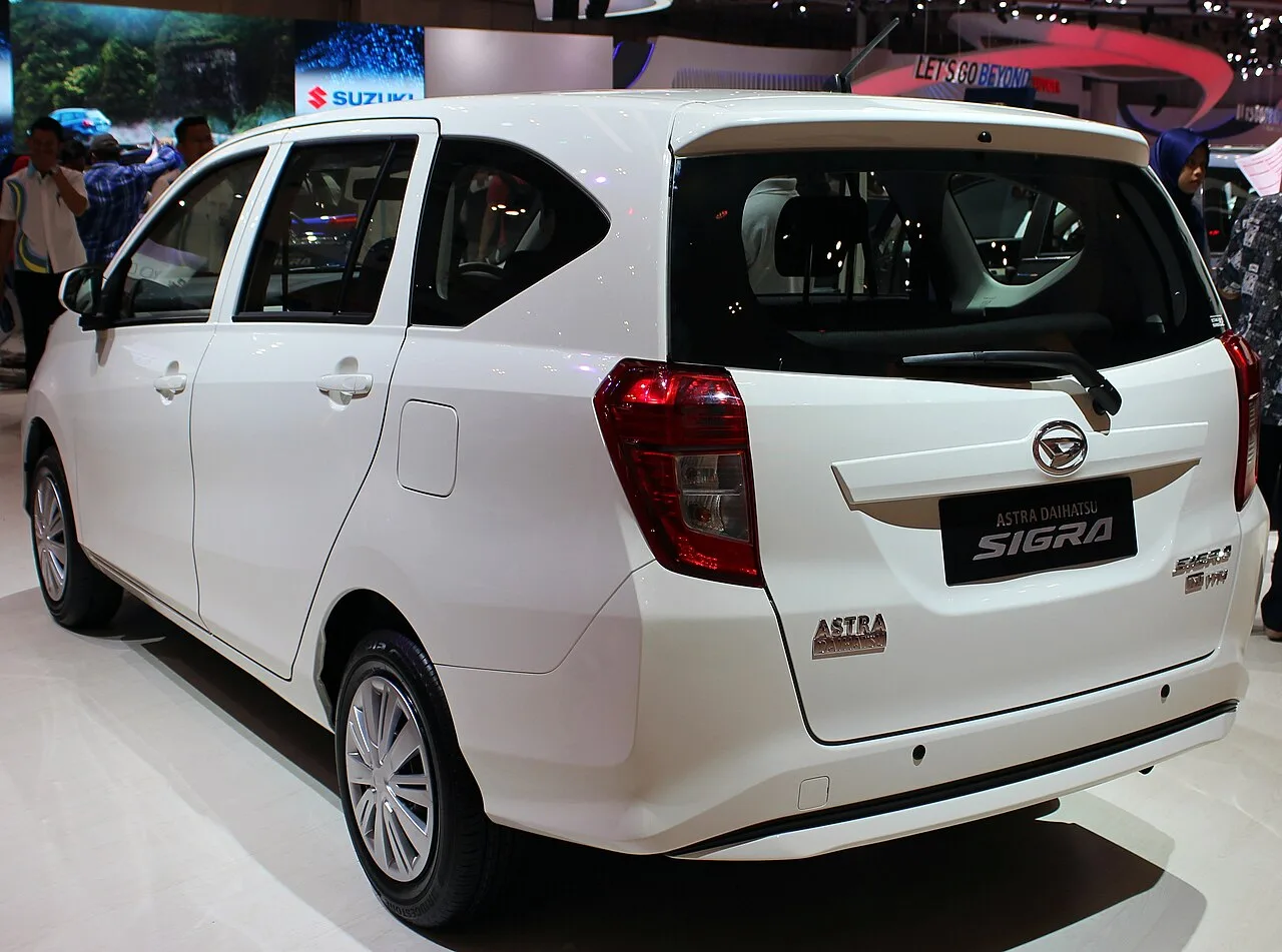 Daihatsu Sigra / Toyota Calya B400, rear