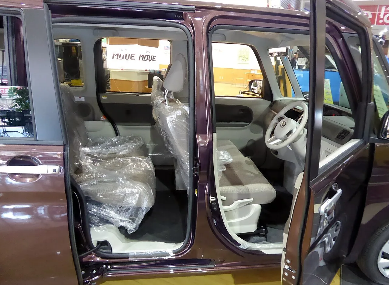 Daihatsu Tanto third generation LA600, side