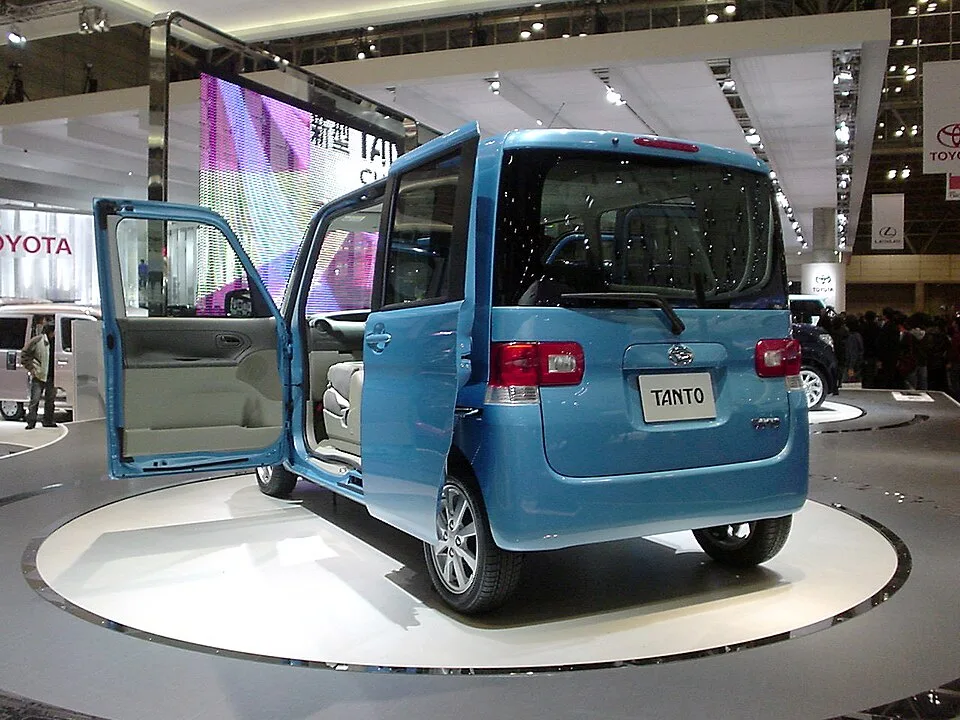 Daihatsu Tanto first generation L350, rear
