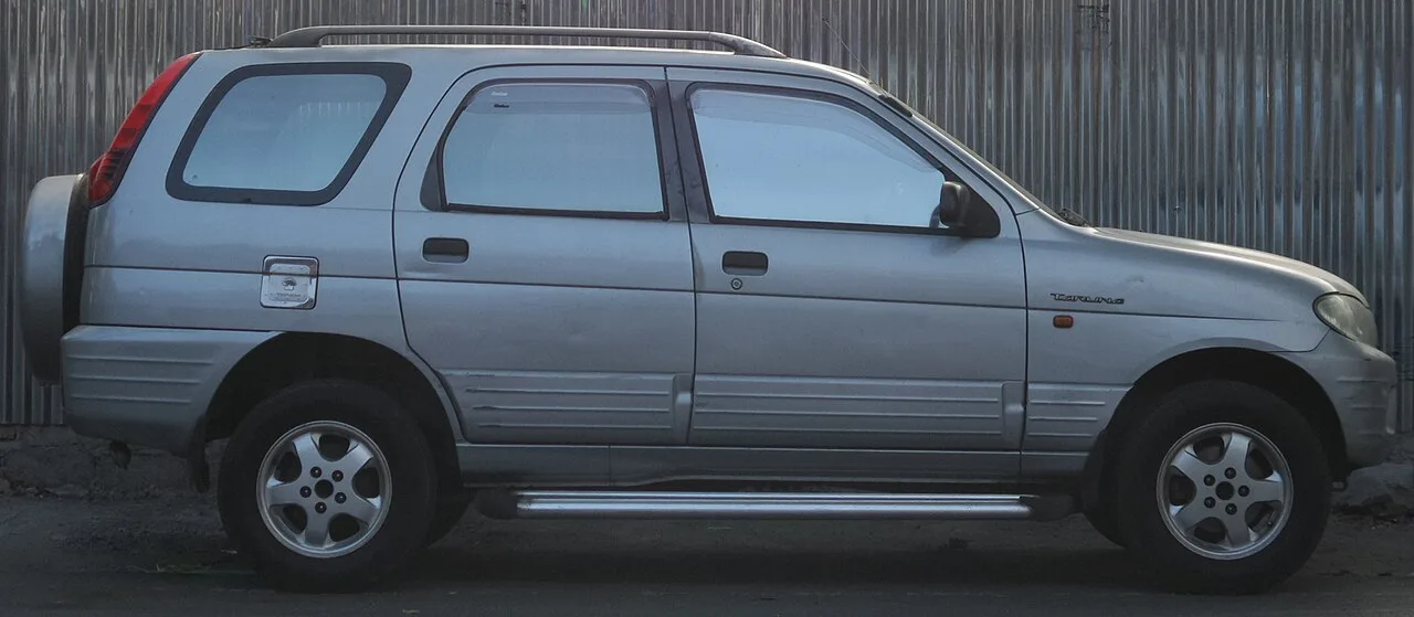 Daihatsu Taruna F500 / F520, side