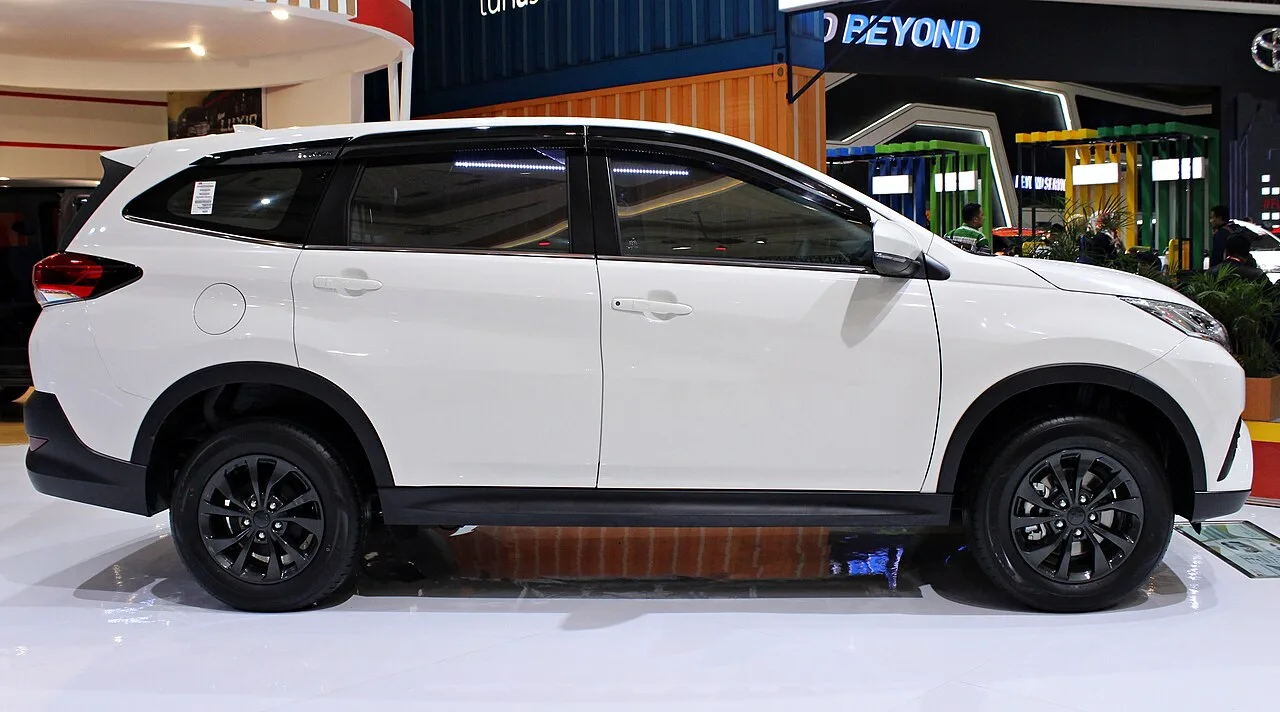Daihatsu Terios J200 / F700, side