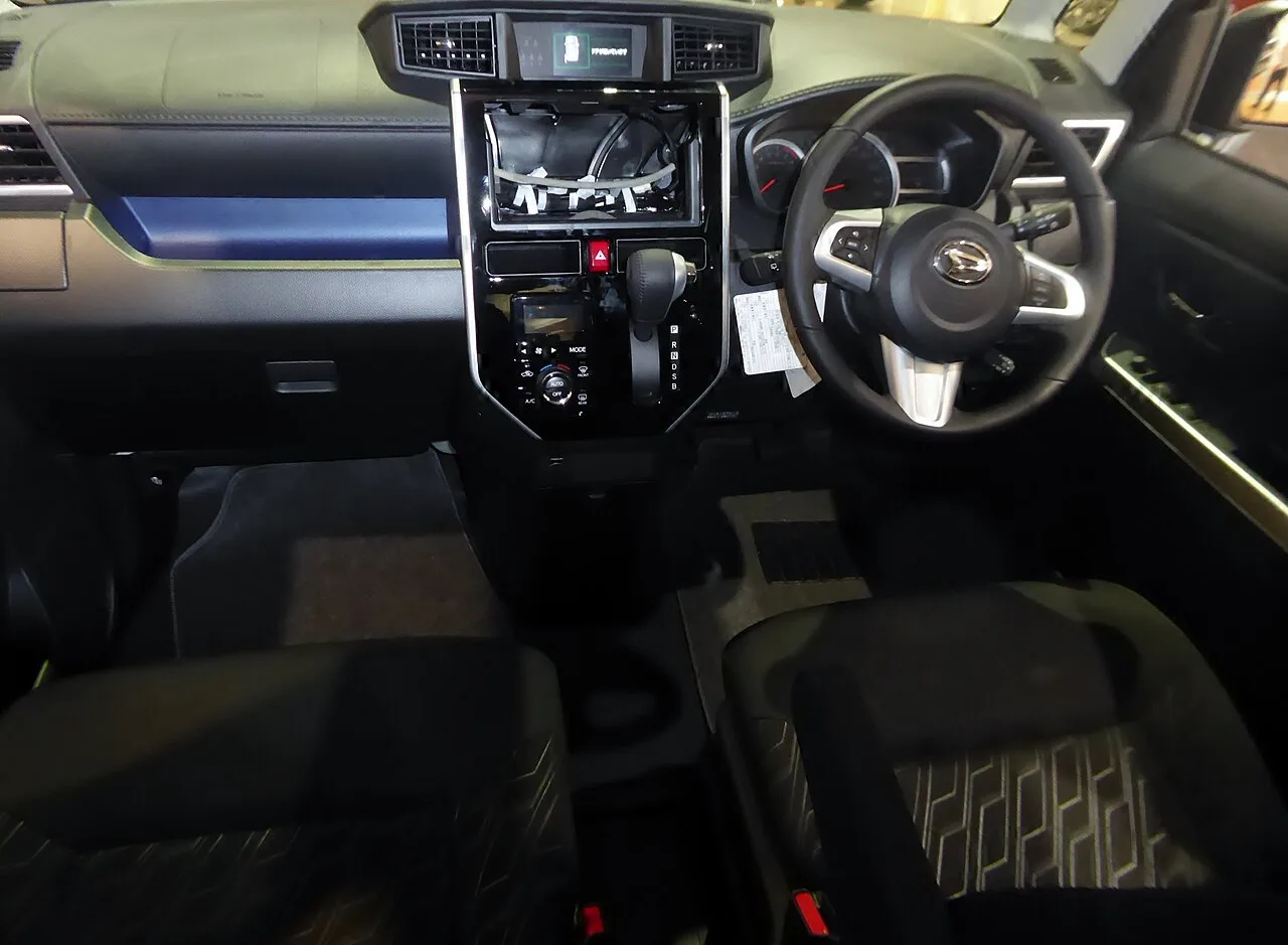 Daihatsu Thor / Toyota Roomy & Tank / Subaru Justy M900, interior