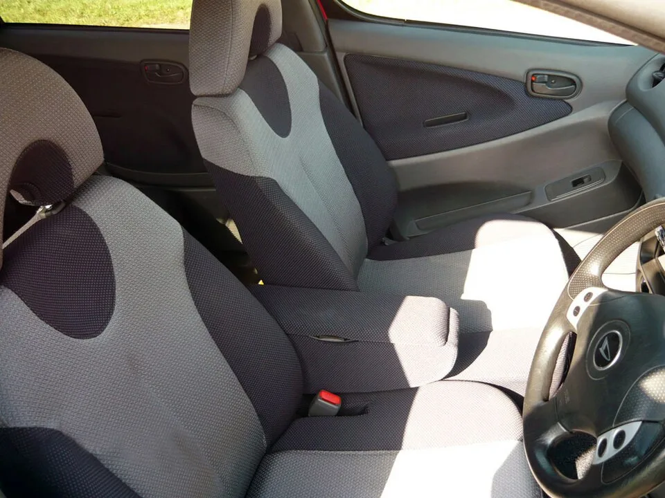 Daihatsu YRV M200, interior