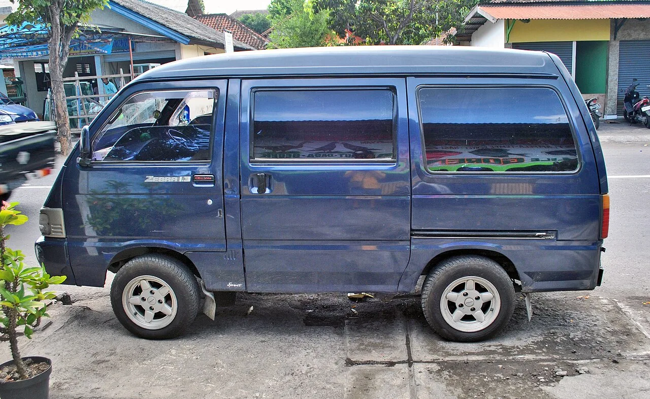 Daihatsu Zebra first generation S88 / S89, side