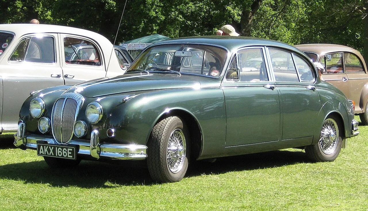 Daimler 250, rear