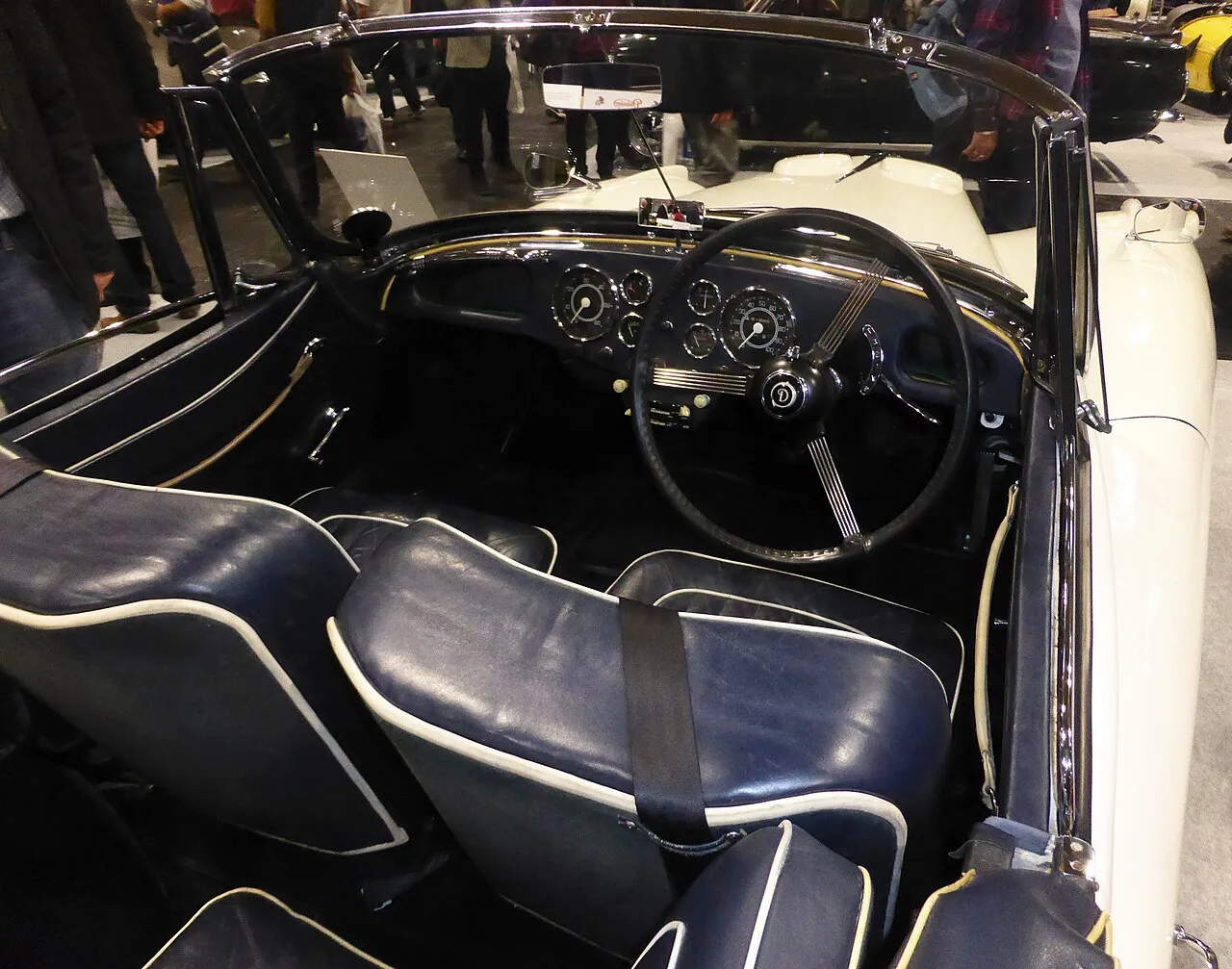 Daimler Conquest, interior