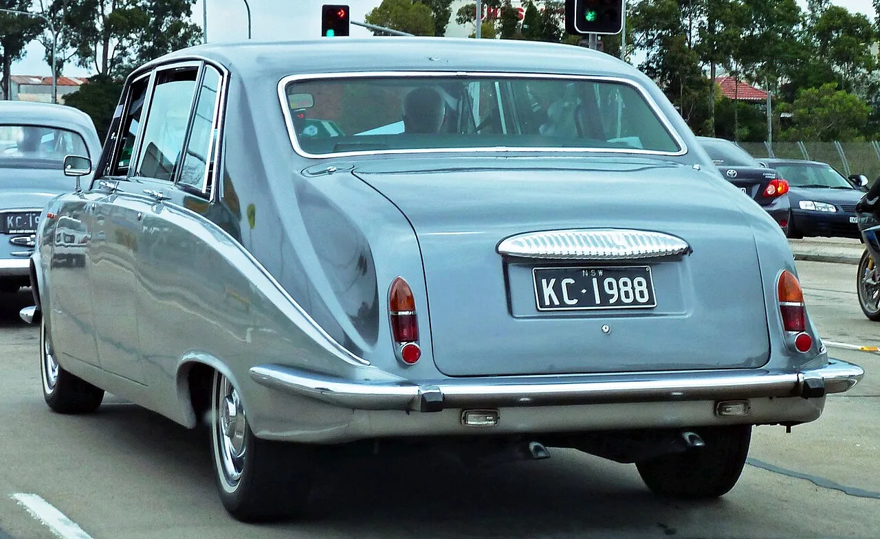 Daimler DS420, rear